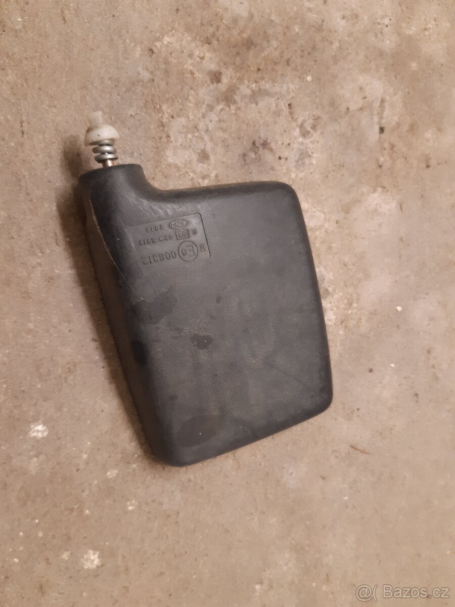 Zbytky dílů Suzuki Samurai - 9