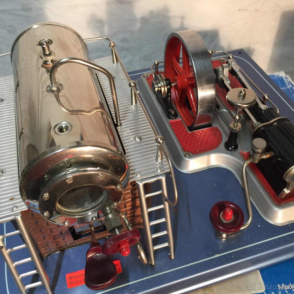 Parní stroj velký nepoužitý + příslušenství transmise líh - 9