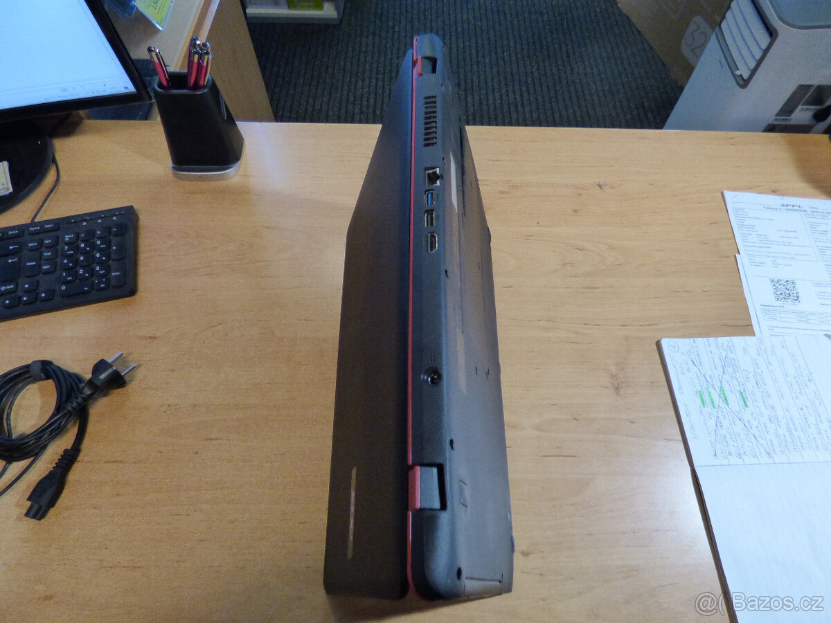 Acer Aspire ES 17.3" - 9