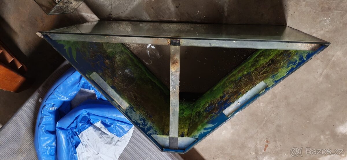 Rohové Akvárium cca 147l - 9