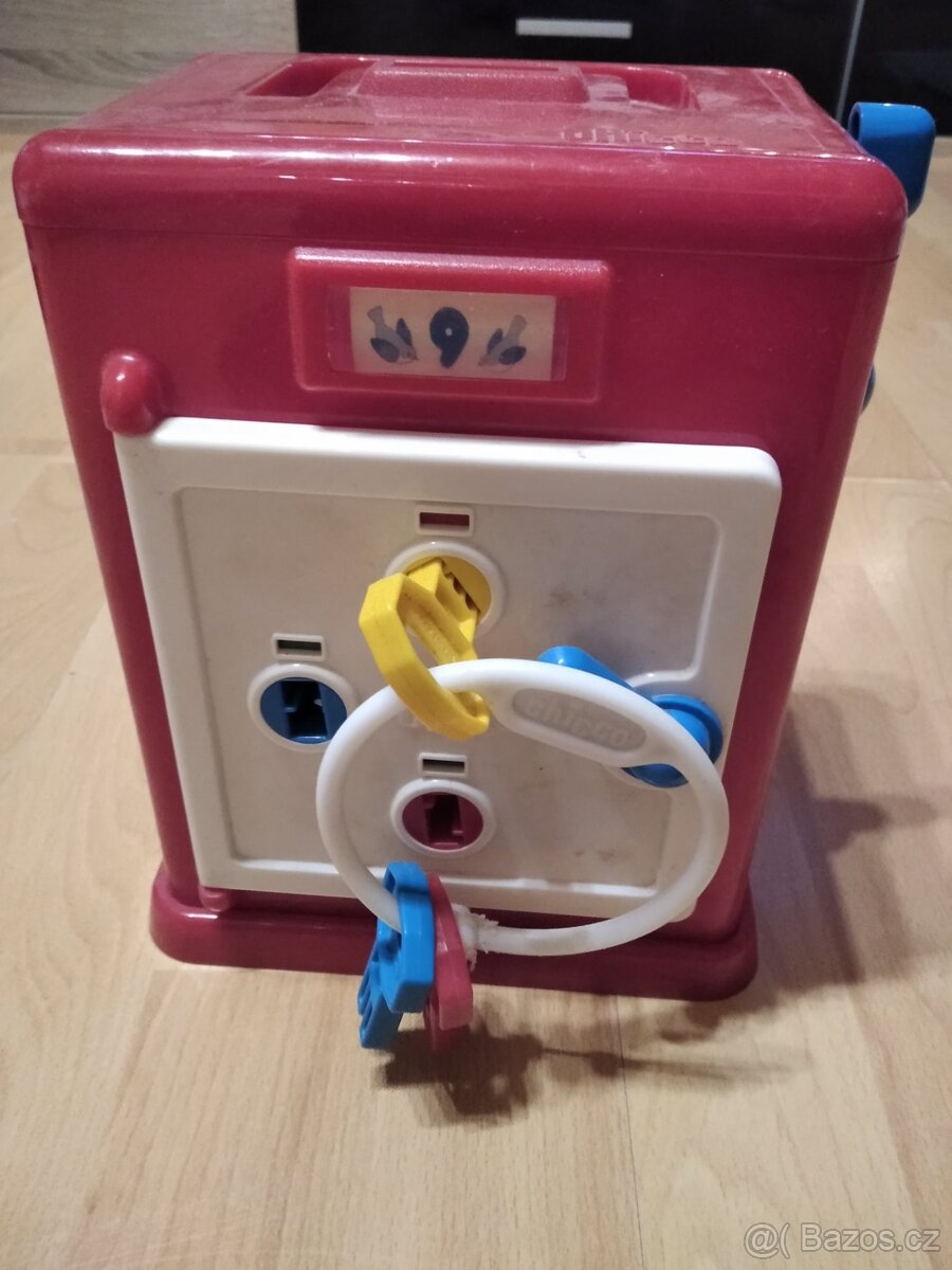 Hračky a různé společenské hry - 9