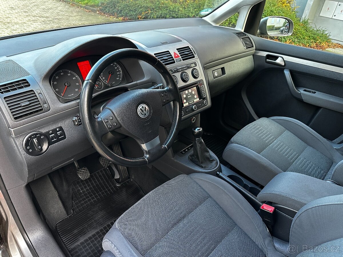 Volkswagen Touran 1.4 TSI 103 kW Highline Navi ParkAssist - 9