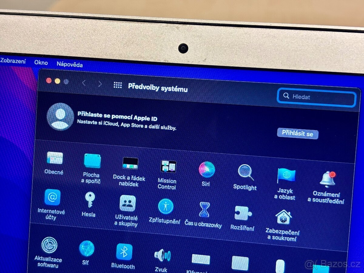 Apple MacBook Air 11” - Early 2015 - 9