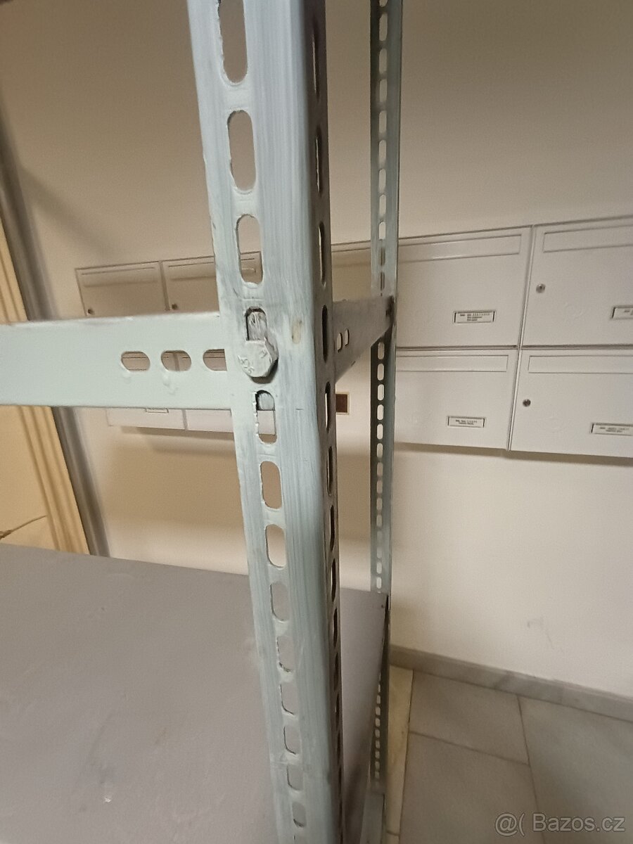 Prodáme celokovový šroubovaný regál - 9