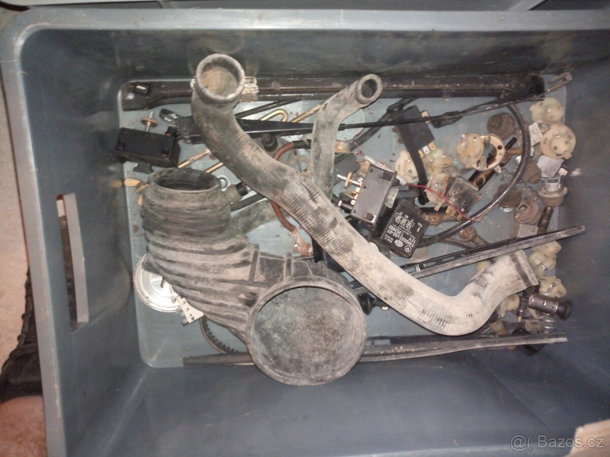 BMW 5 - e28 - náhradní díly veterán - 9