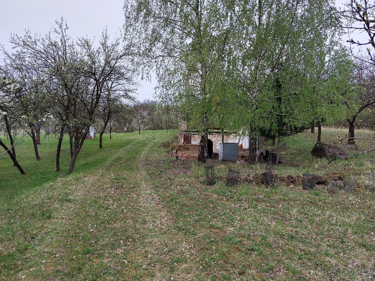 Pozemek s možností stavby chaty - 9