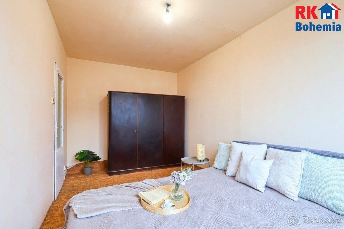 Pronájem bytu 3+1 s lodžií v Praze 8 - Kobylisích, v ulici Š - 9
