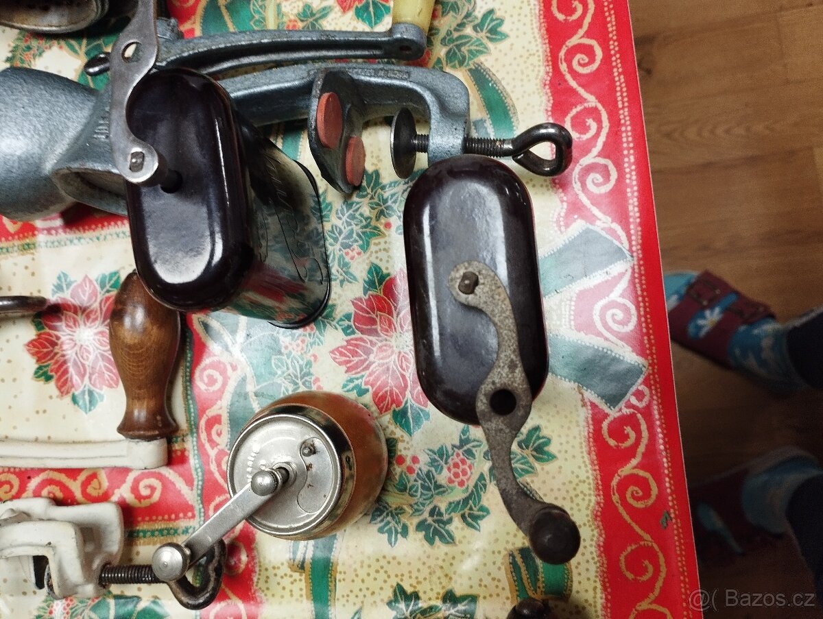 Staré mlýnky na nudle, mák, kávu a strouhanku - 9