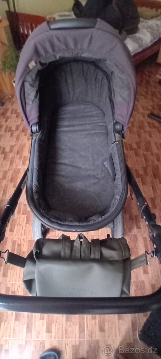 kočárek a autosedačka - 9