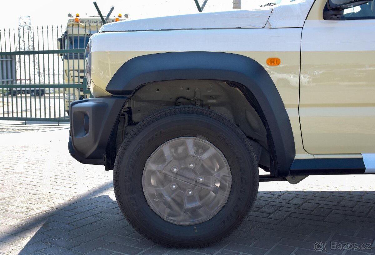 Suzuki Jimny 4x4 LONG 1,5 GLX Automat SKLADEM 5-Místné - 9