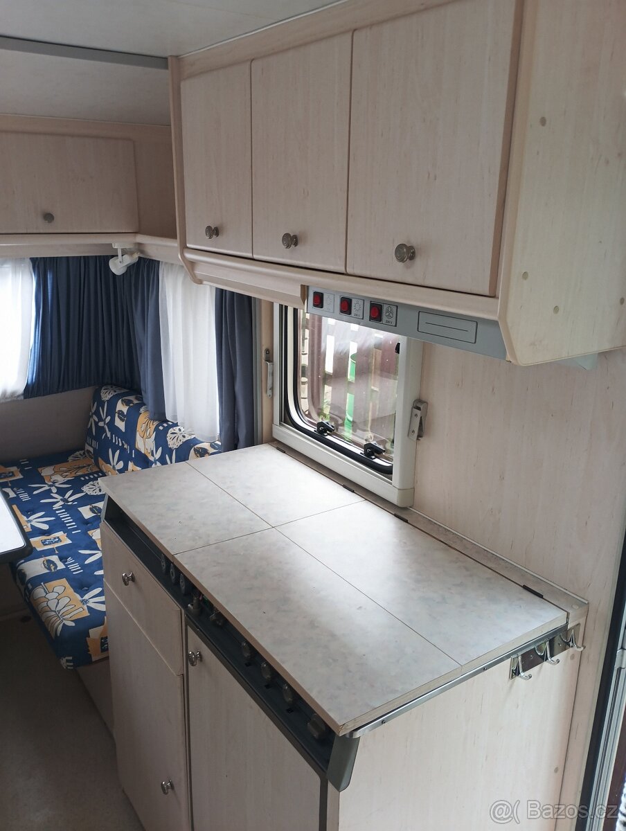 Dethleffs Family 380, předstan, 1000Kg - 9