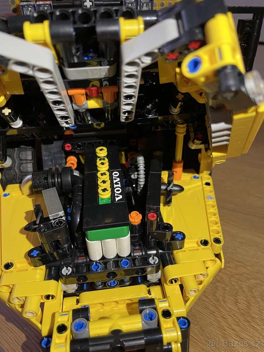 LEGO Technic 42114 Kloubový dampr Volvo 6x6 - 9