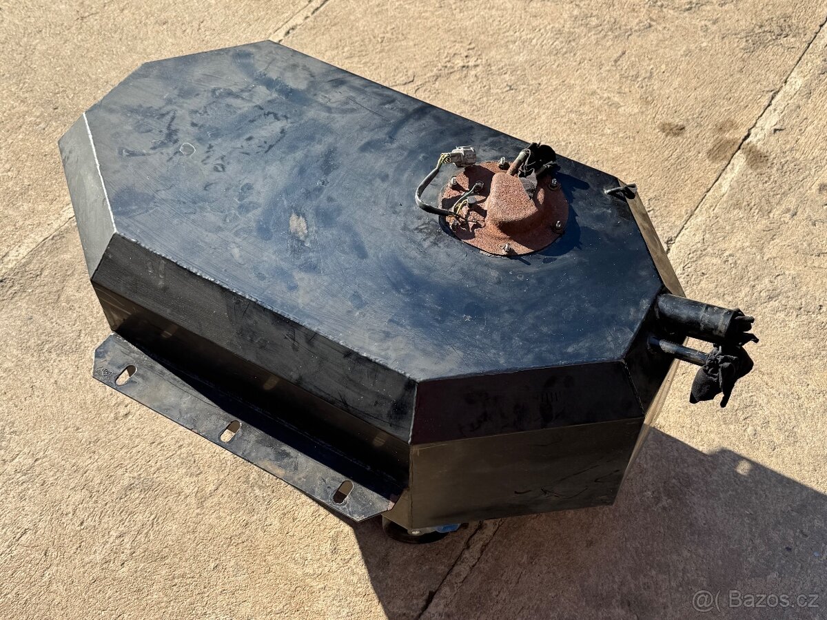 Tažné zařízení Nissan Patrol Y61 a jiné díly - 9