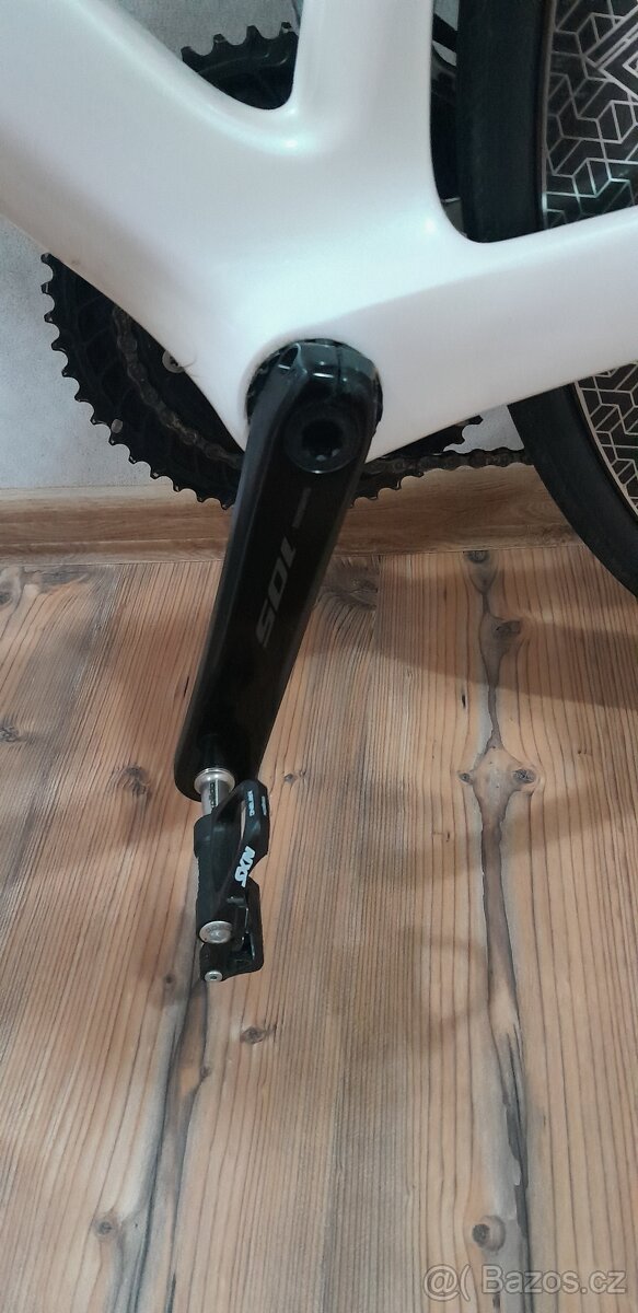 Celokarbonové silniční kolo - 9