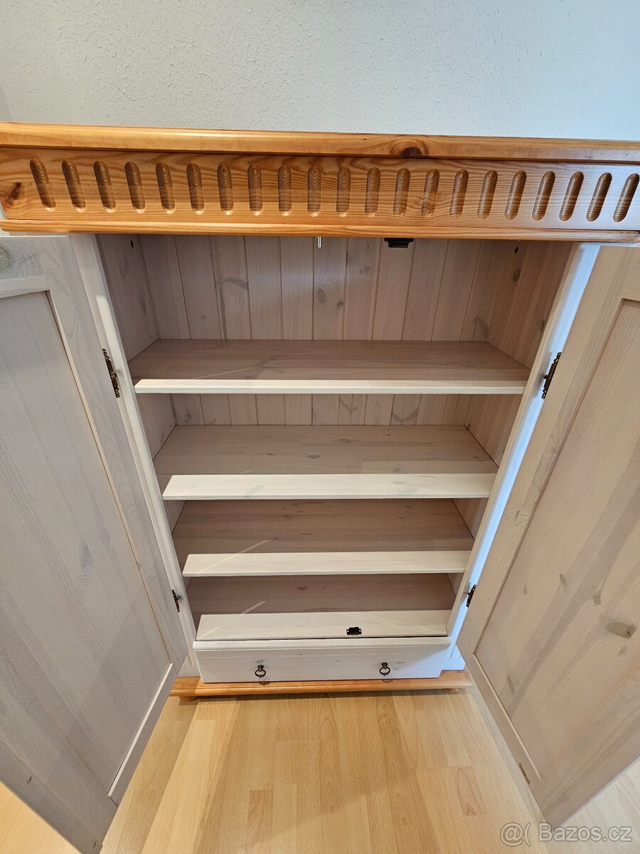 ..Zamluveno..Ložnice Celodřevená postel s úložným prostorem - 9