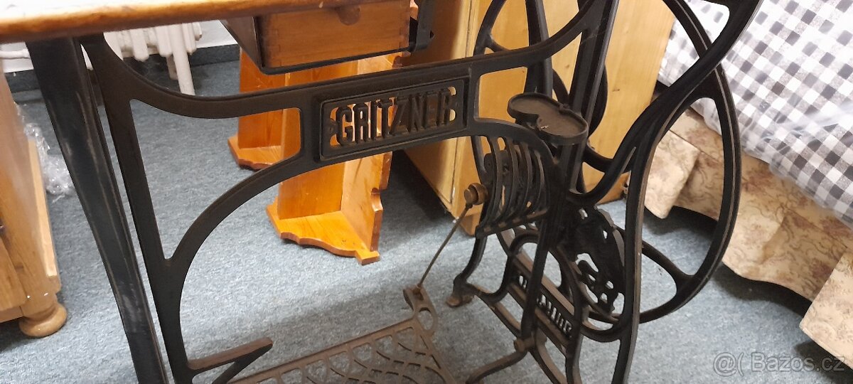 šicí stroj starý GRITZNER. Cena 500,-Kč. - 9