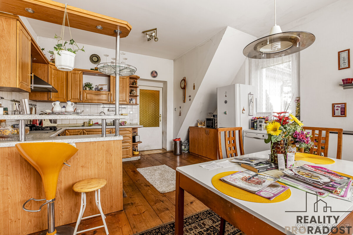 Rodinný dům 5+1 v Úvalech s garáží a nájemníkem - 9