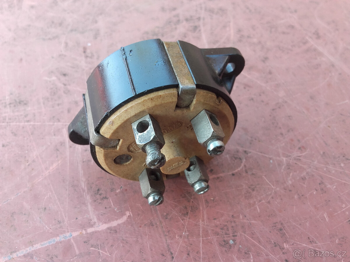 Wartburg - benzínová pumpa, kryt termostatu,spínací skříňka - 9