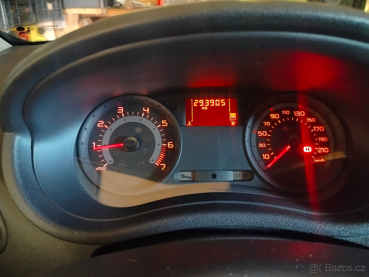 Prodám RENAULT CLIO III 1.2 BENZÍN 48kW - 9