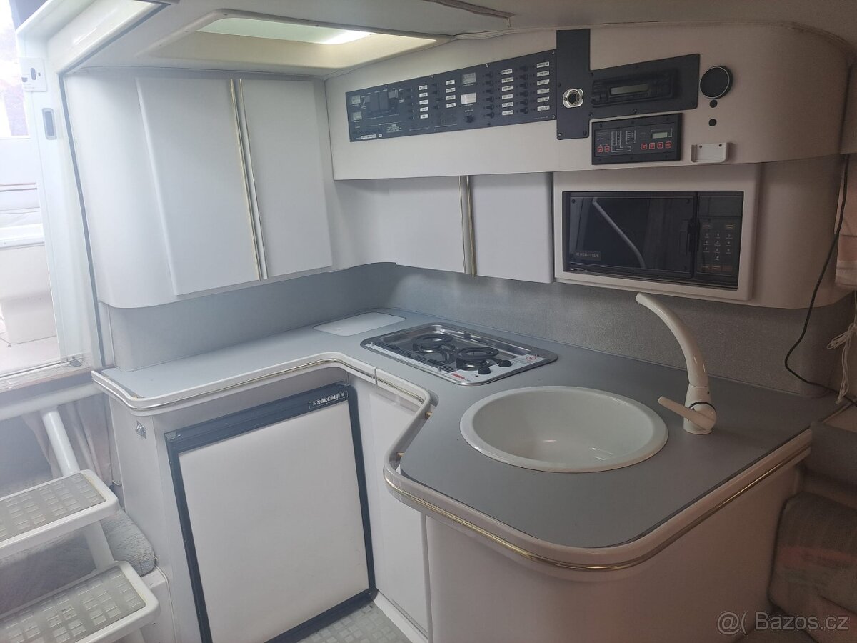 Kajutová motorová loď Wellcraft Grand sport 34 - 9