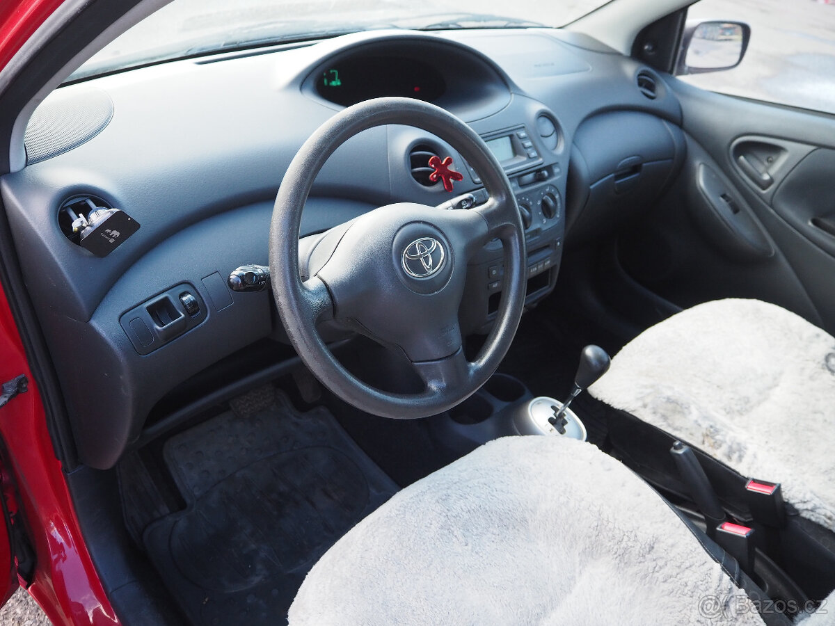 Toyota Yaris 1.0 AUTOMATICKÁ převodovka - 9