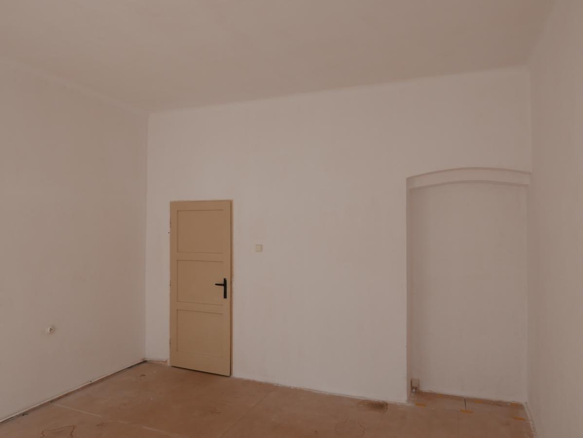 Dva byty - celé patro, K.Vary, Škroupova ul.- lázeňská zóna - 9