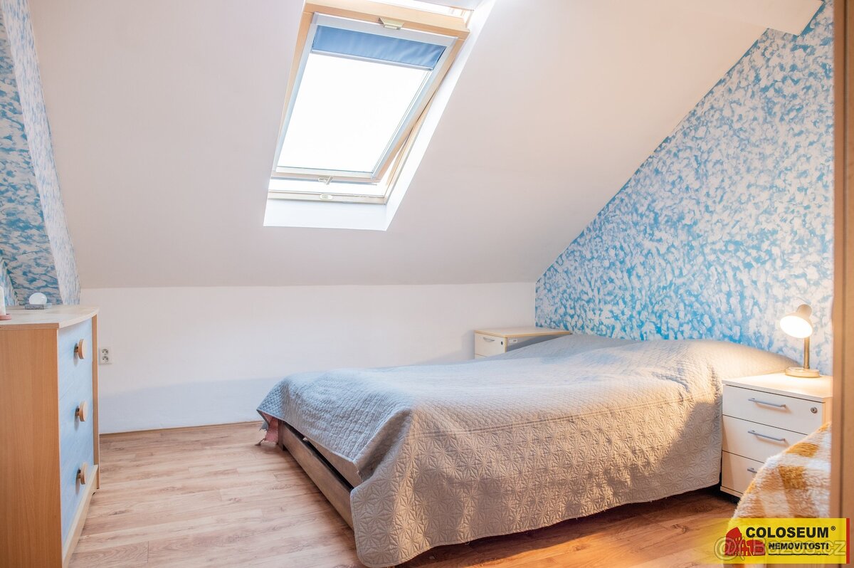 Moravský Krumlov, podkrovní byt 4+1, terasa, zahrada, dílna - 9