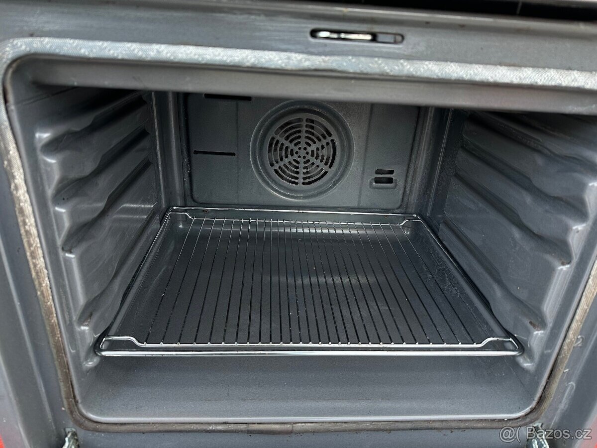 Nerezová vestavná trouba Siemens HB 650511 - 9