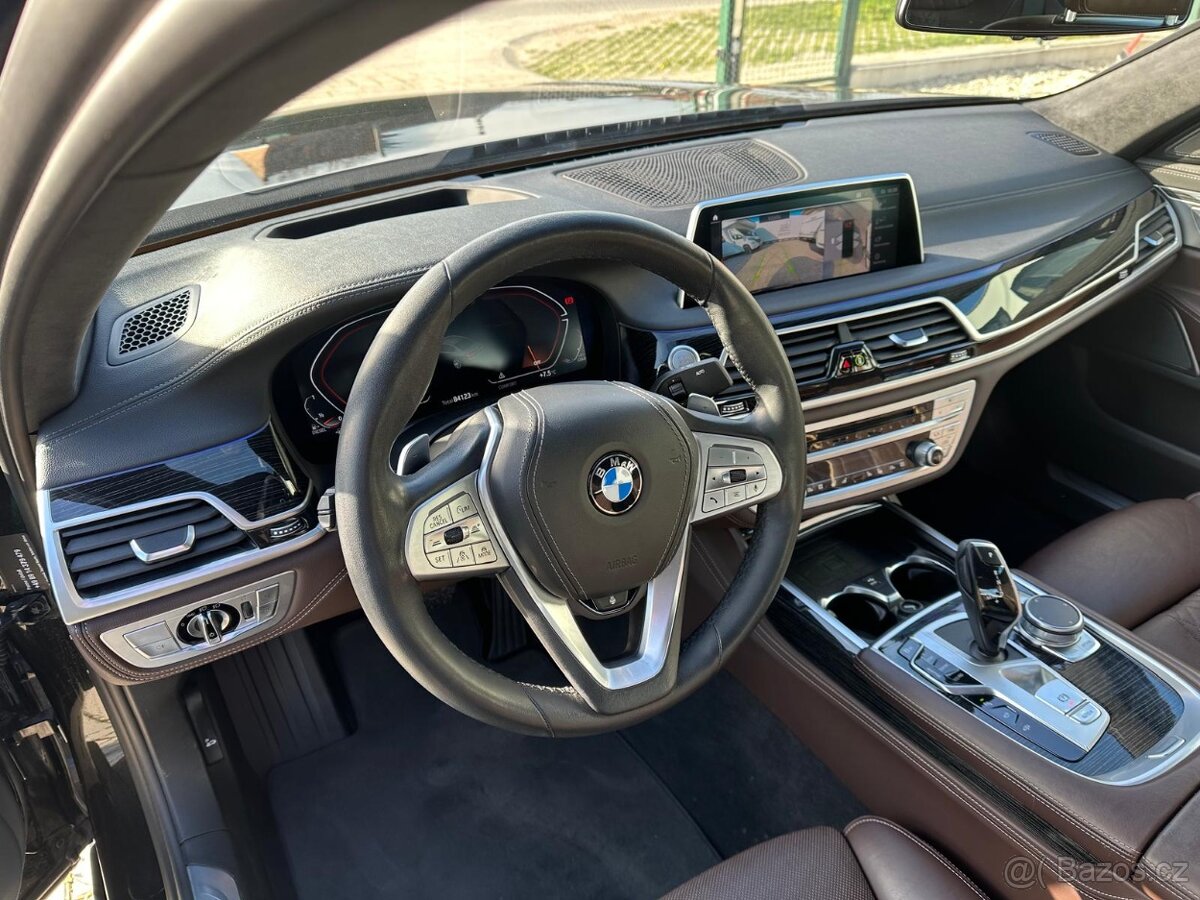 BMW 730d 286PS Ťažné Webasto VyhrievVolant VentilovaneSed - 9
