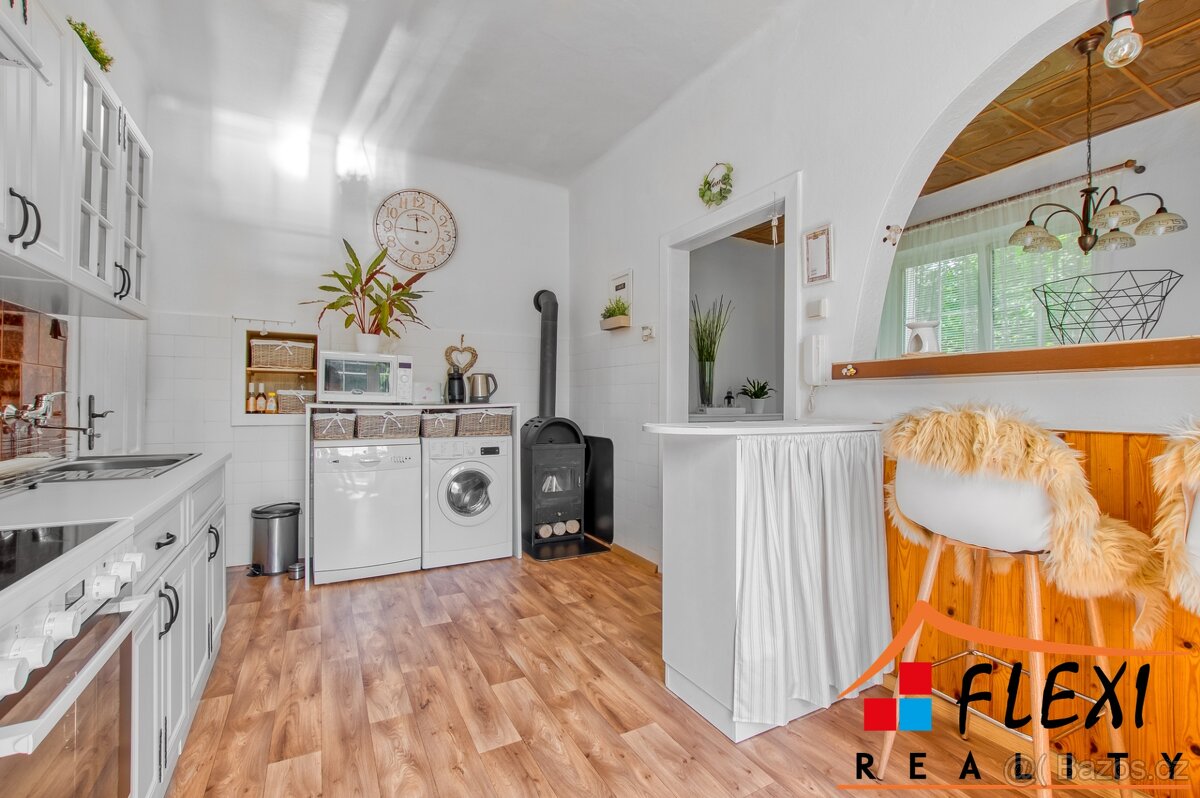 Prodej vily (241 m²) s výjimečným pozemkem (3528 m²), Čelad - 9