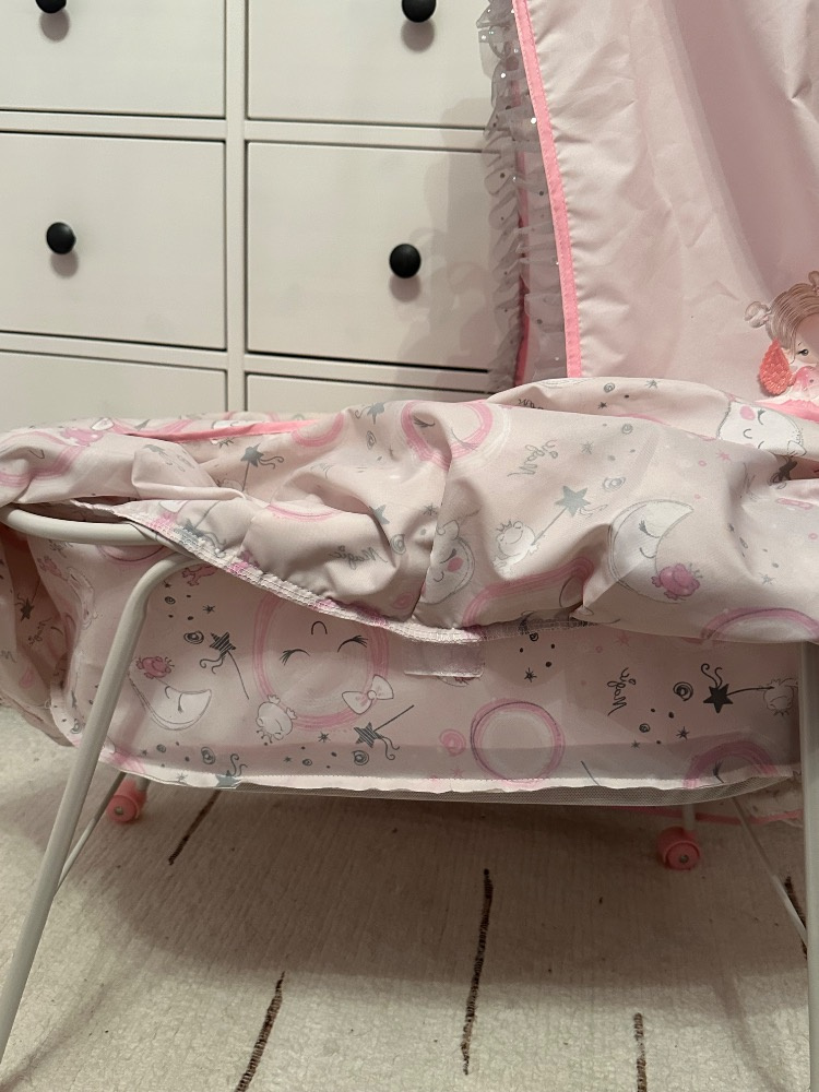 Krásná postýlka s nebesy pro panenky - 9