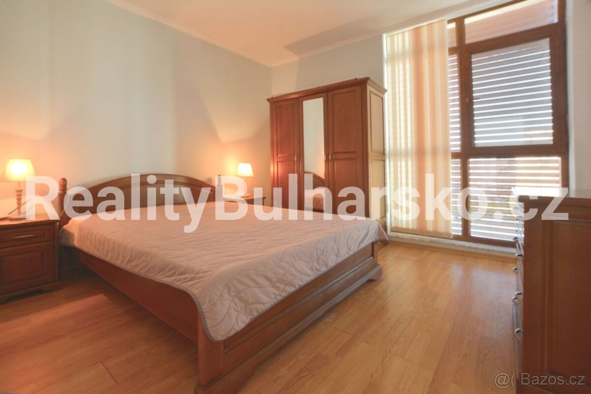 Zařízený apartmán 2+kk 67m² s prostornou terasou a výhledem - 9