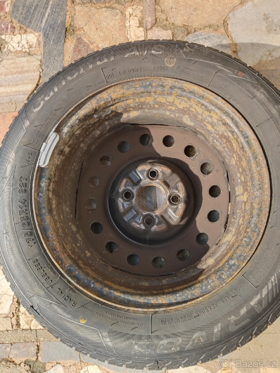 Sada 4ks celoročnich pneu s disky R14 - 9