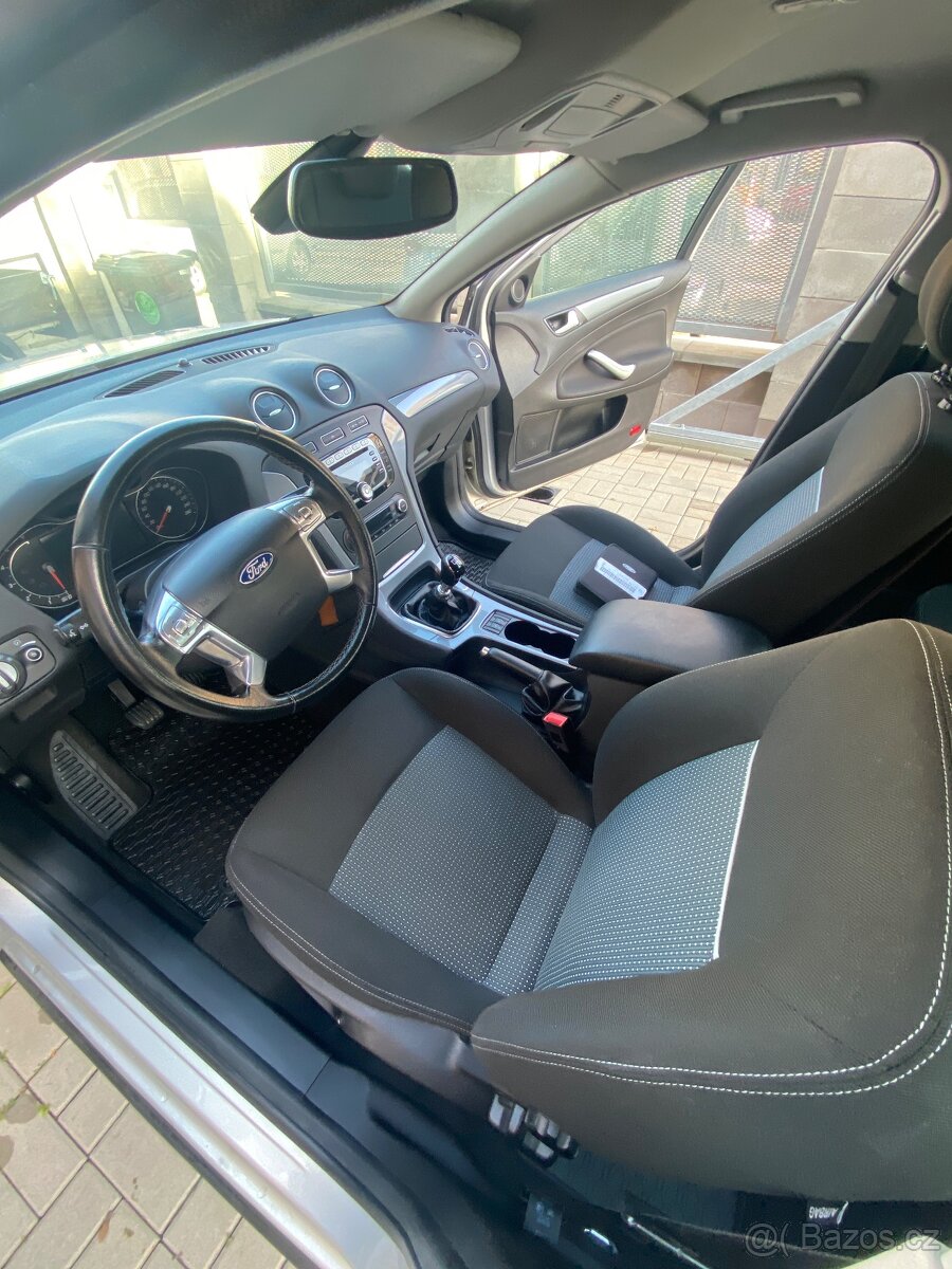 Ford Mondeo Combi 2.0 TDCi 103 kW r.v.2012 - 9