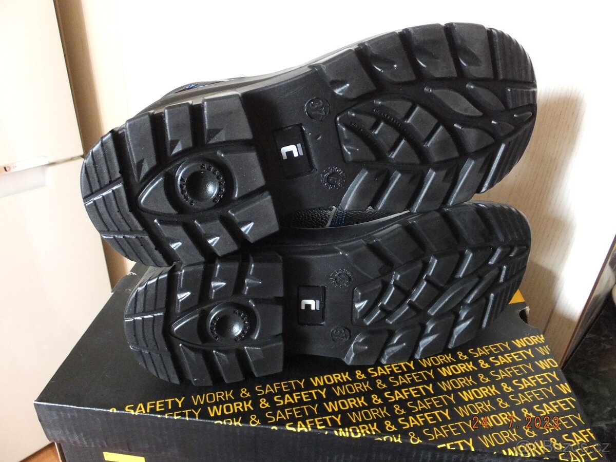 Nové zateplené pracovní kotníkové boty vel. 37. - 9