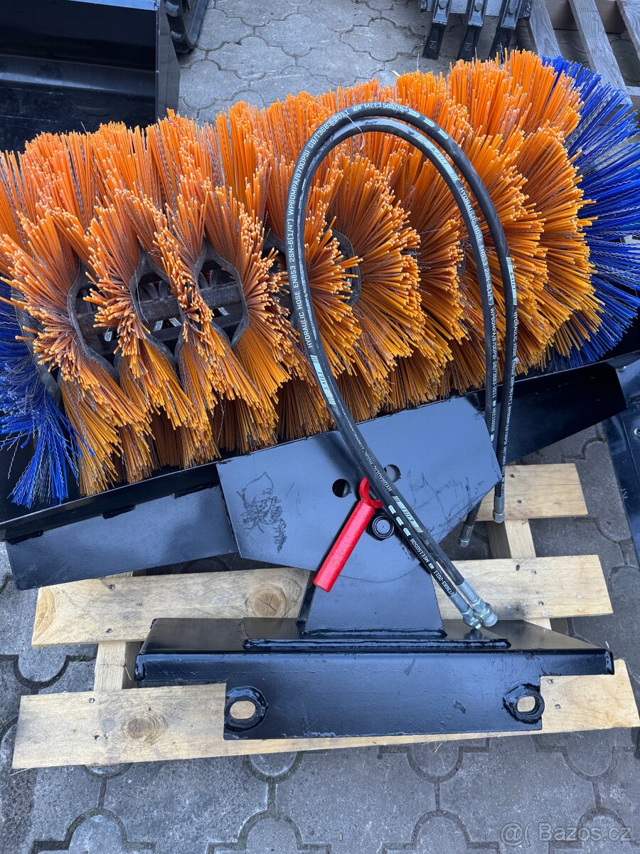 Nový Hydraulický smeták pro mininakladač - 9