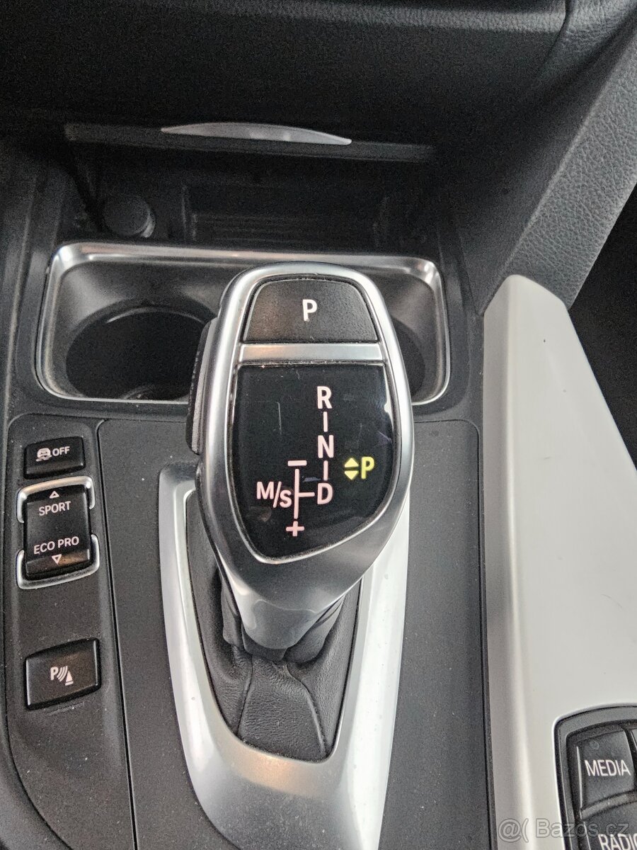 Bmw 330d touring 210 kw Najeto 162 tis km servis BMW - 9