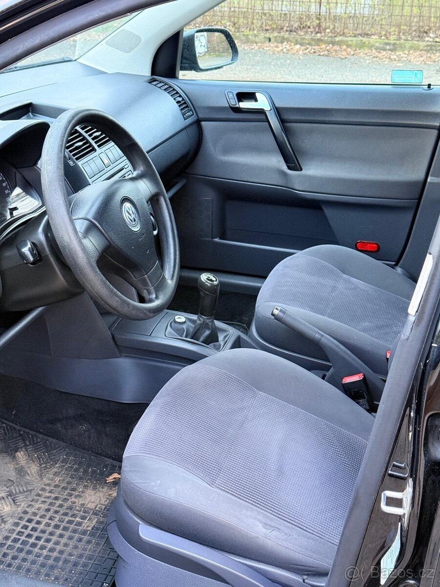 VOLKSWAGEN POLO 2008 - 9