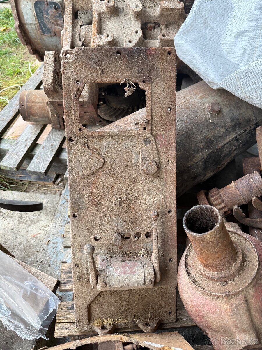 Díly na traktor - 9