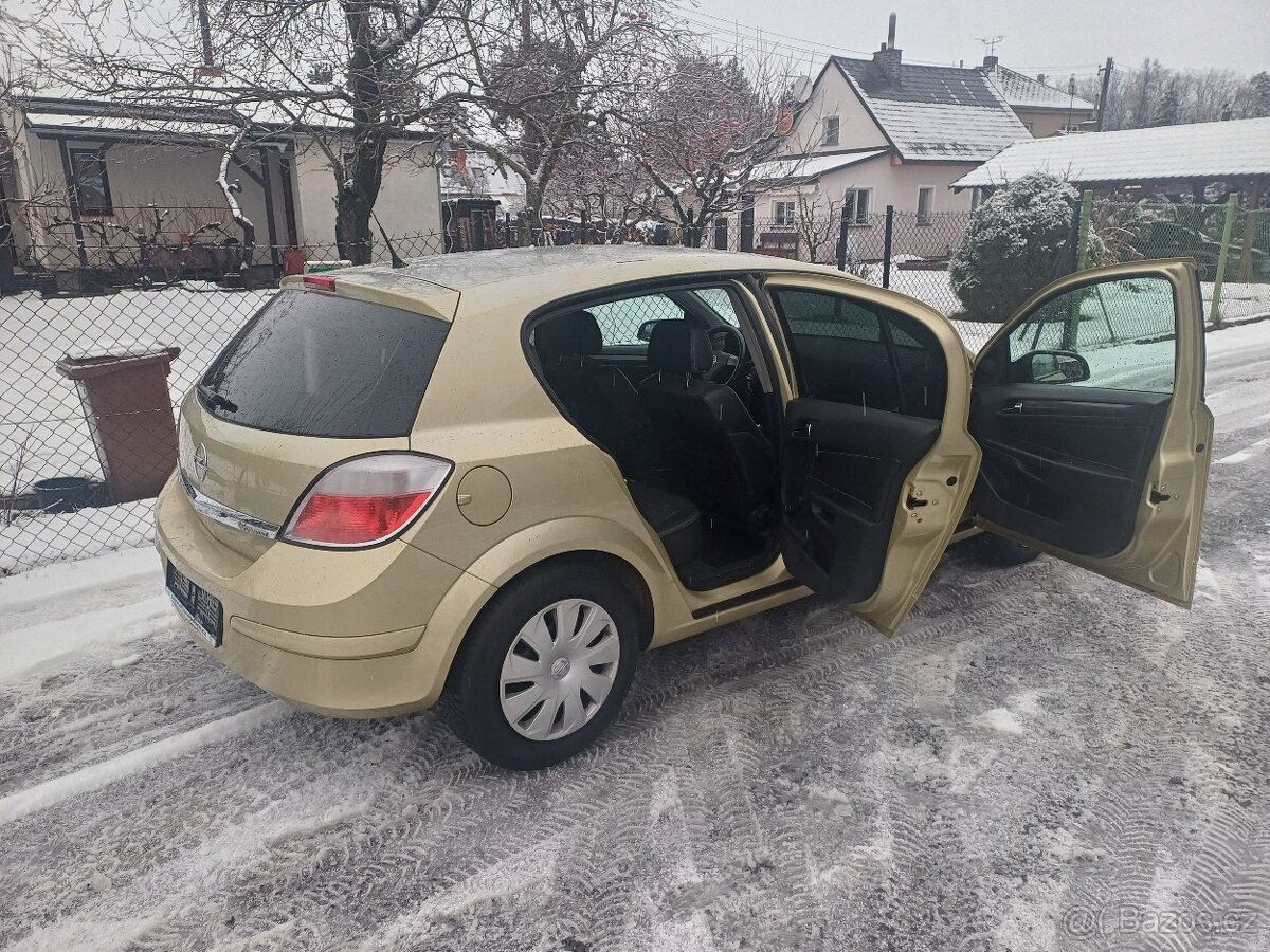 Benzínová Opel Astra 1.6 16V Twinport - 9