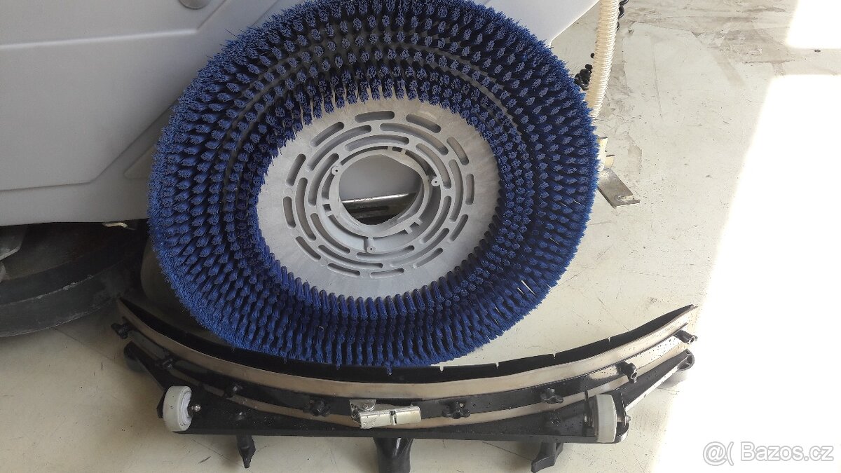 Podlahový mycí stroj Nilfisk BA 530S s vl. pojezdem - 9