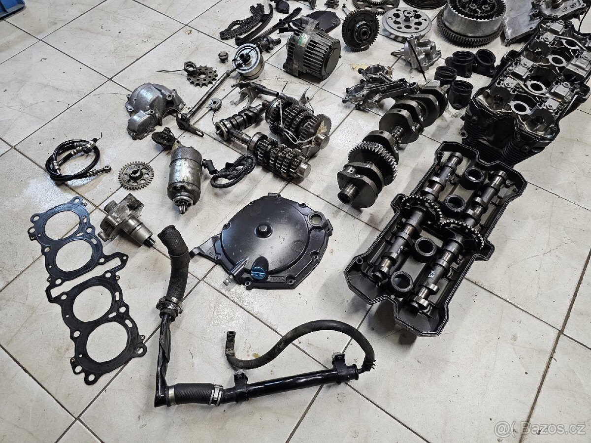 Díly motoru pro Suzuki GSXR 750 Srad gsxr750 - 9