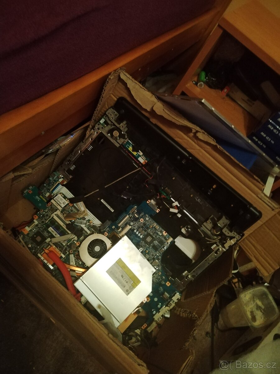 Prodávám díly na notebook Sony - 9