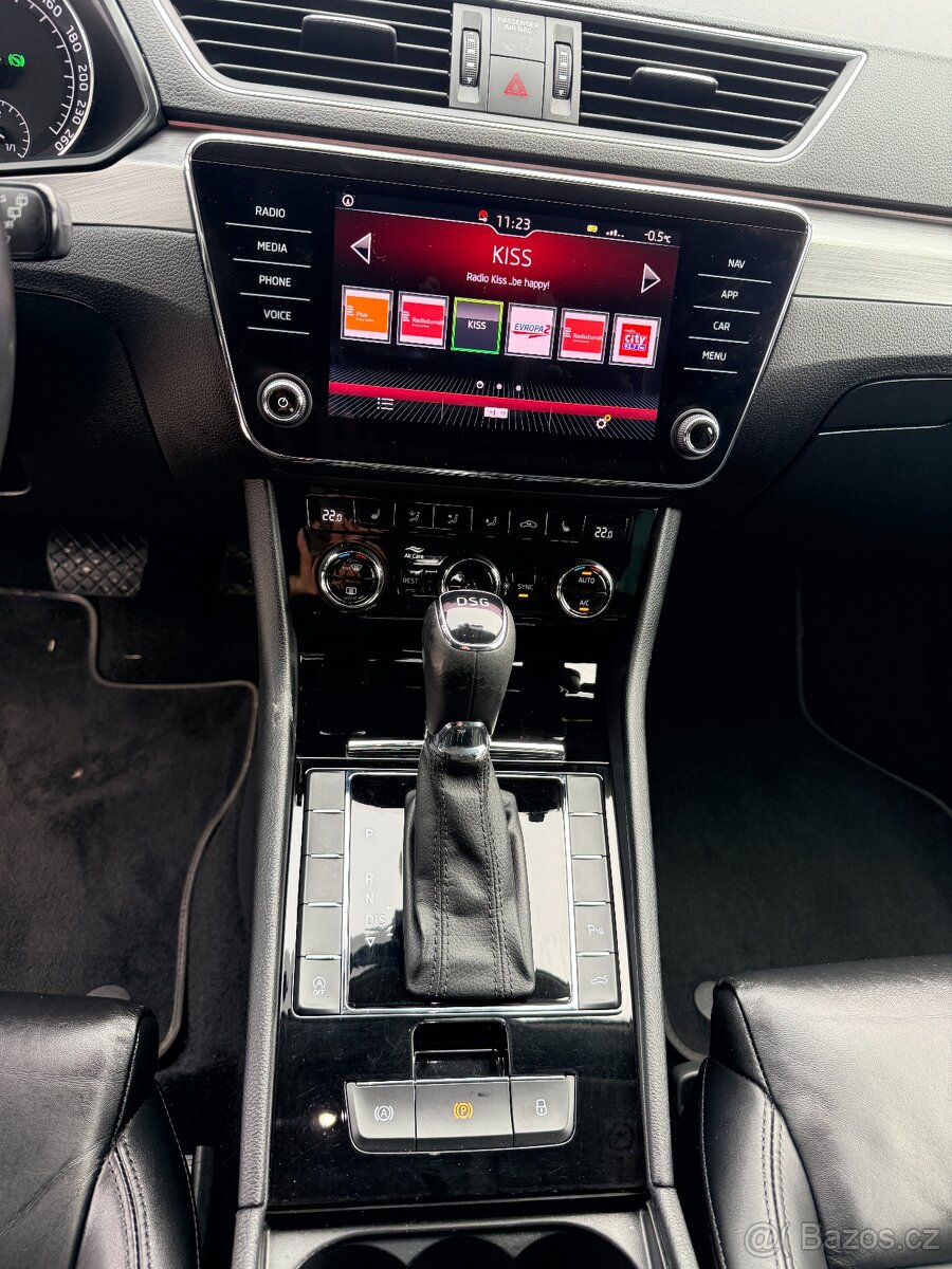 Škoda Superb kombi 8/2018 DGS kůže - 9