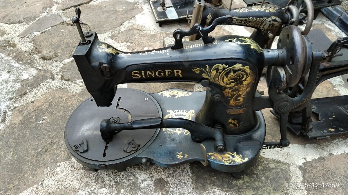 sbírka šicích strojů - 9
