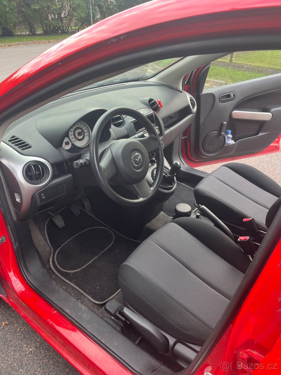 Mazda 2 hatchback - 9