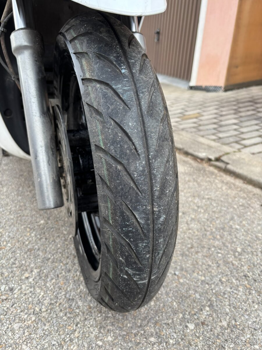 Kymco 300i GT ABS - 9