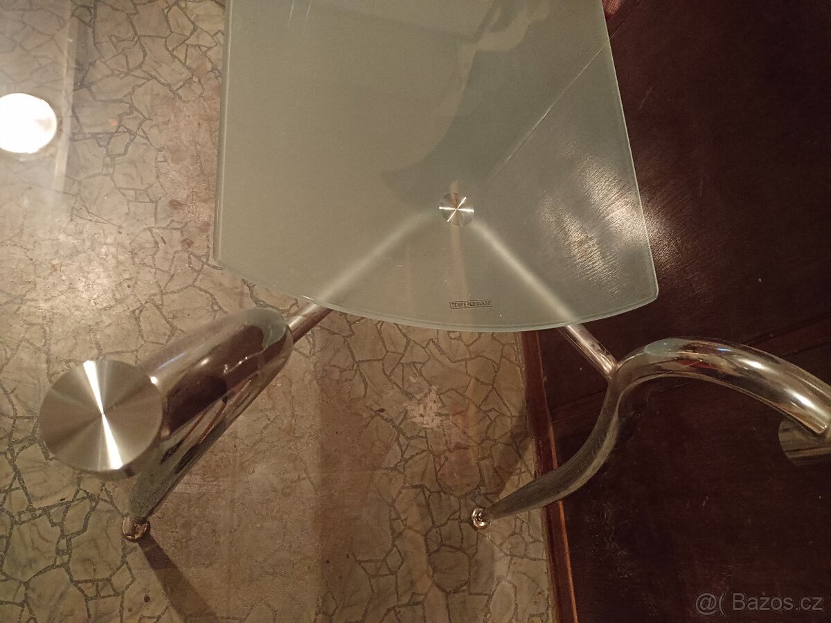 Kovový stůl se skleněnou deskou - 9