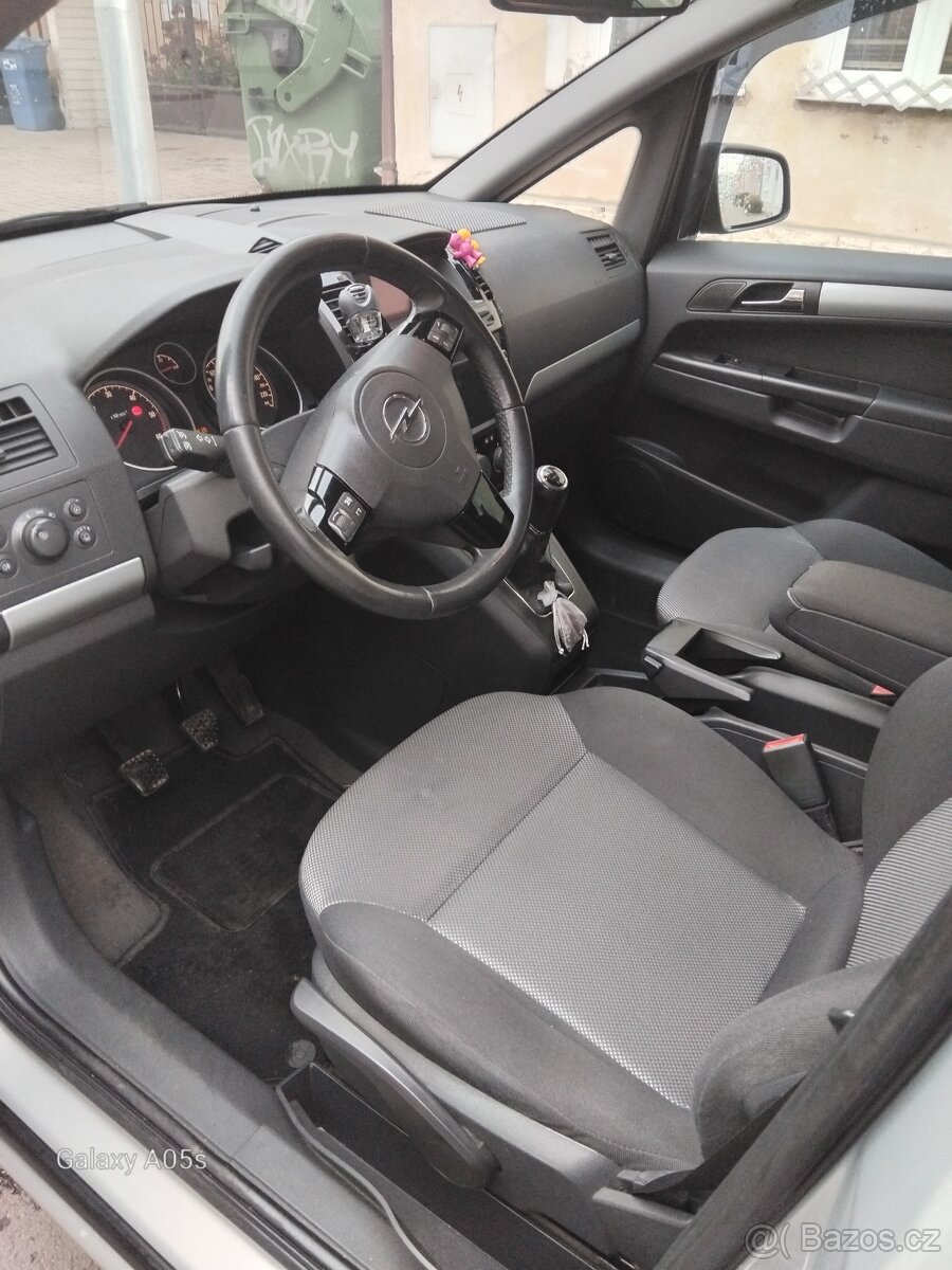 Opel Zafira - 9