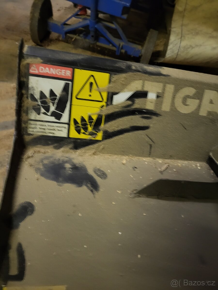 Sněžná fréza na trakturek. Stiga - 9